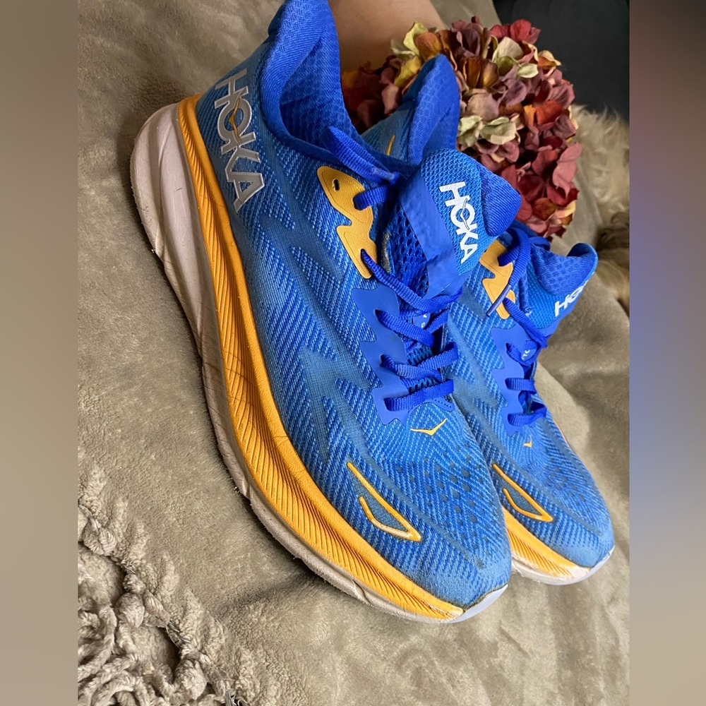 Hoka Men's Blue and Yellow Road-Running Sneakers